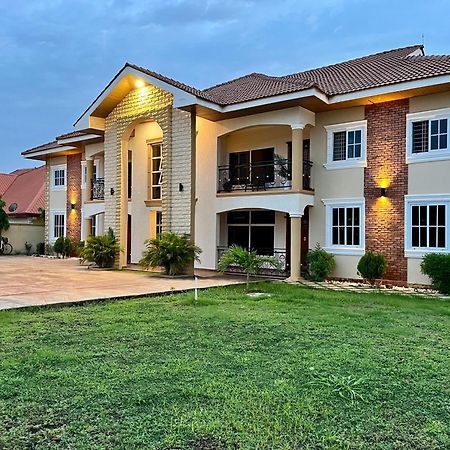 Seyramz Palace - Free Airport Pick Up - High Speed Starlink Wifi - Car Rental Tamale Exteriör bild