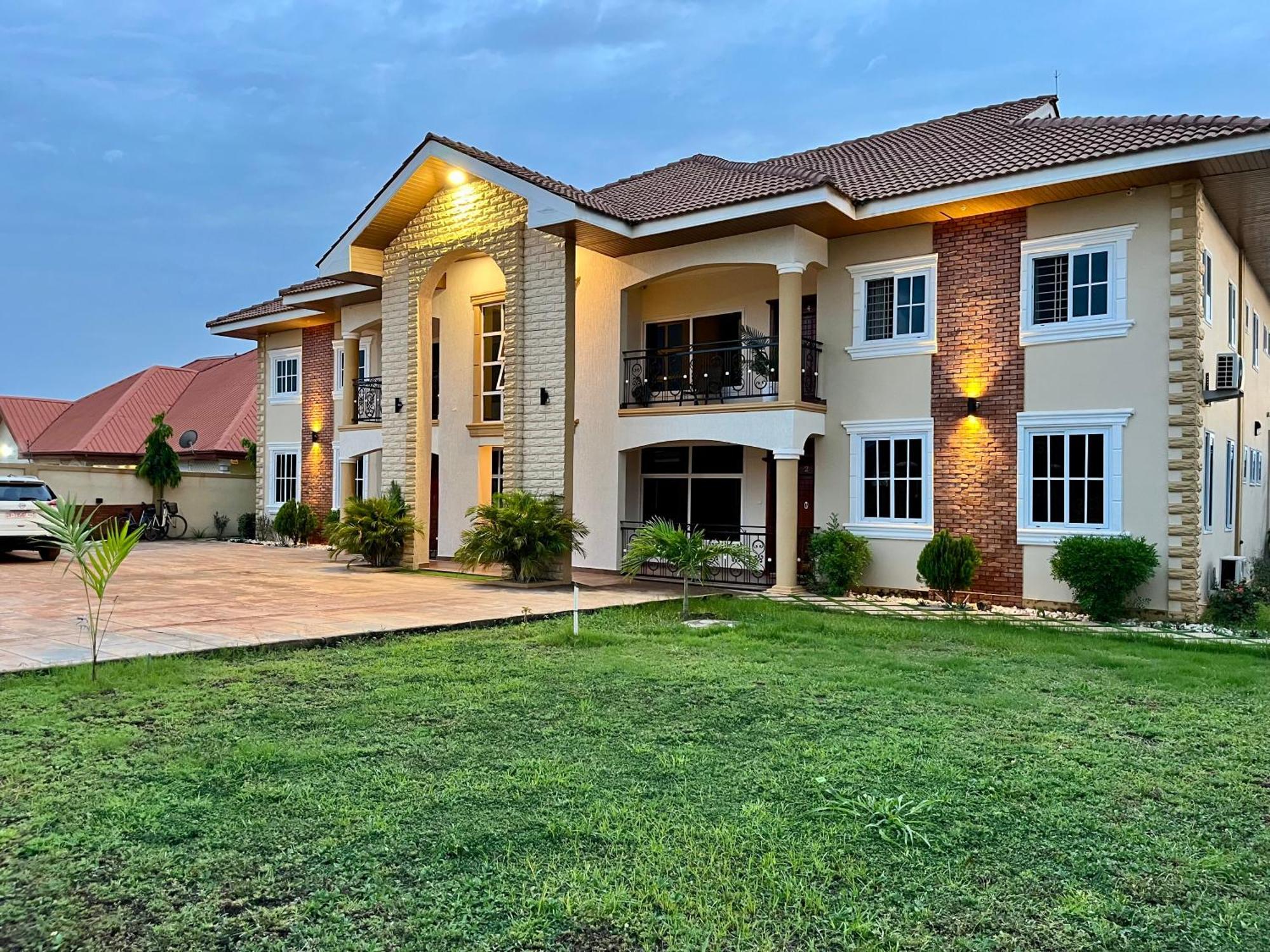 Seyramz Palace - Free Airport Pick Up - High Speed Starlink Wifi - Car Rental Tamale Exteriör bild