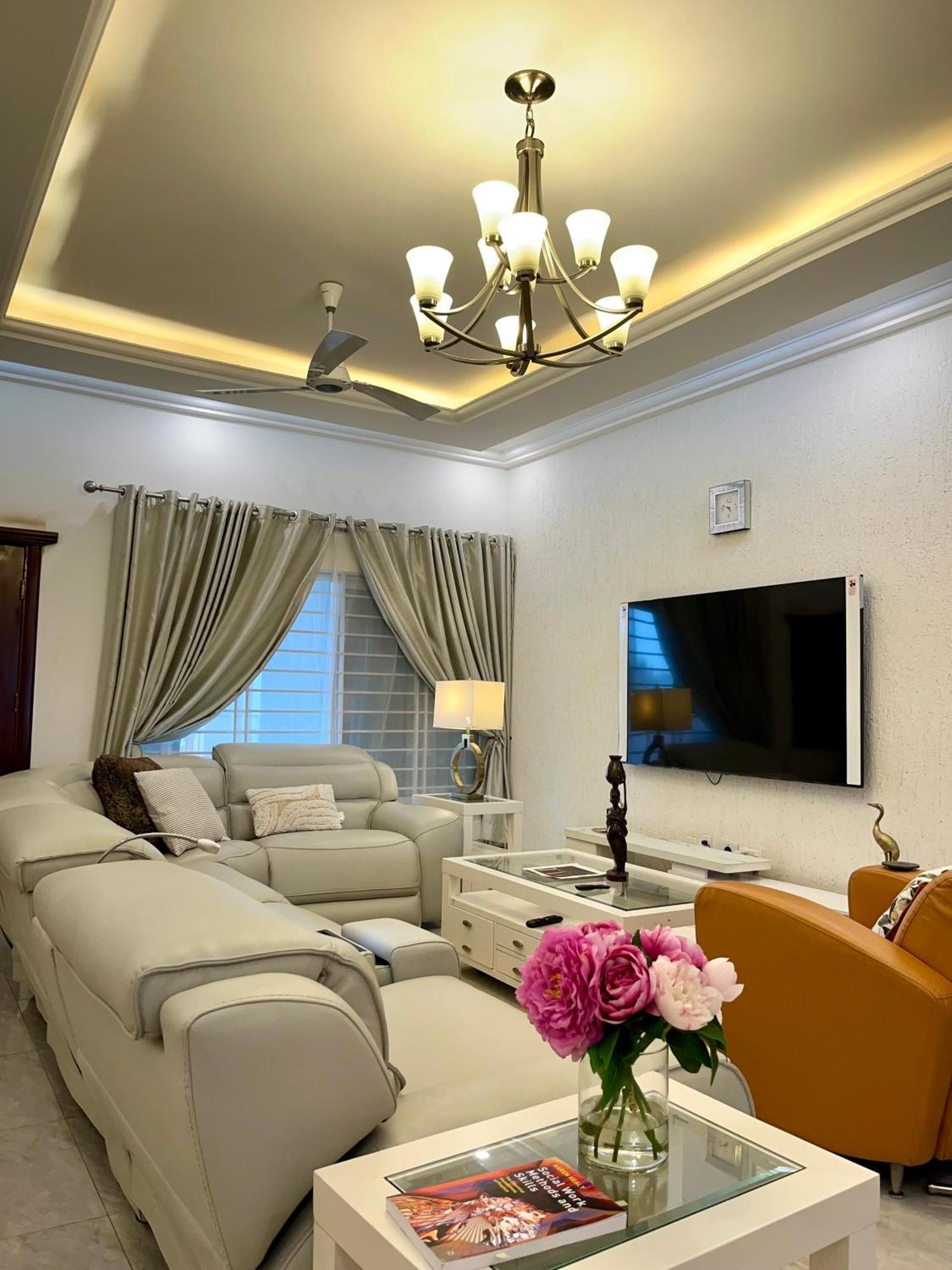 Seyramz Palace - Free Airport Pick Up - High Speed Starlink Wifi - Car Rental Tamale Exteriör bild