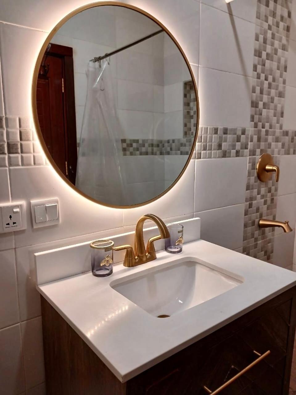 Seyramz Palace - Free Airport Pick Up - High Speed Starlink Wifi - Car Rental Tamale Exteriör bild
